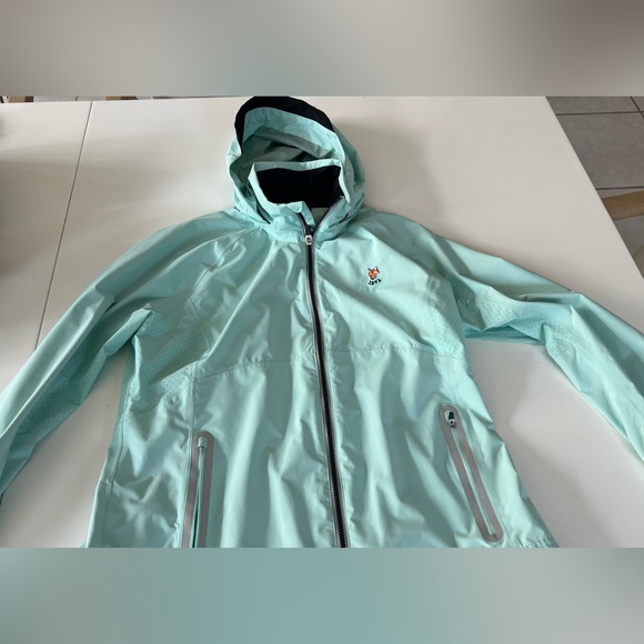 Zero Restriction Tour Series 1892 Mint Green Raincoat with Hood - Picture 2 of 8